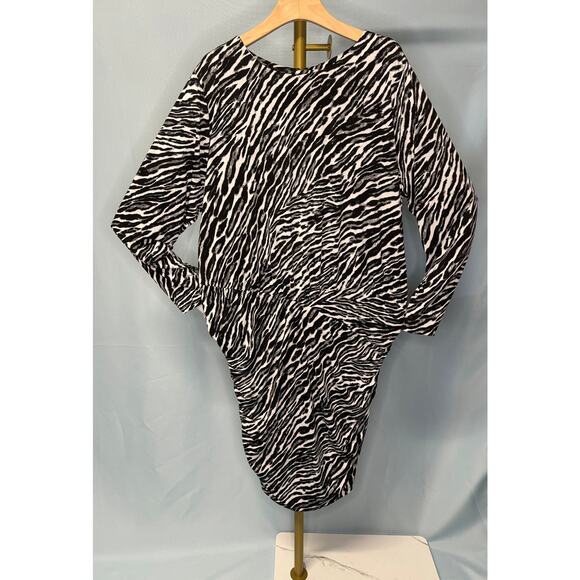 PLUS Size 2X | MICHAEL KORS Figure Flattering Stretch Knit Dress | NEW with Tags - Picture 4 of 12